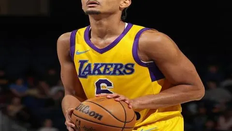 阿根廷成功晋级世界杯决赛圈，主场力克巴西斩获胜利